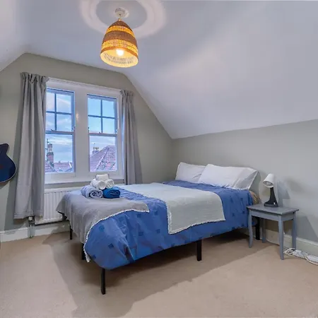 Elegant 4-bedroom Victorian Terrace With Serene Garden Hotel Bristol
