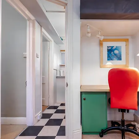 Elegant 4-bedroom Victorian Terrace With Serene Garden Bristol