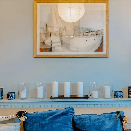 Hotel Elegant 4-bedroom Victorian Terrace With Serene Garden