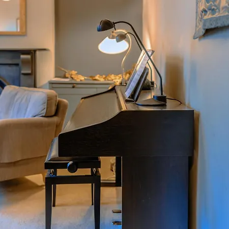 Elegant 4-bedroom Victorian Terrace With Serene Garden ブリストル
