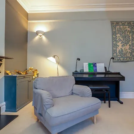 Otel Elegant 4-bedroom Victorian Terrace With Serene Garden