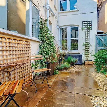 Elegant 4-bedroom Victorian Terrace With Serene Garden Otel 4*
