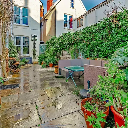 Elegant 4-bedroom Victorian Terrace With Serene Garden Otel Bristol