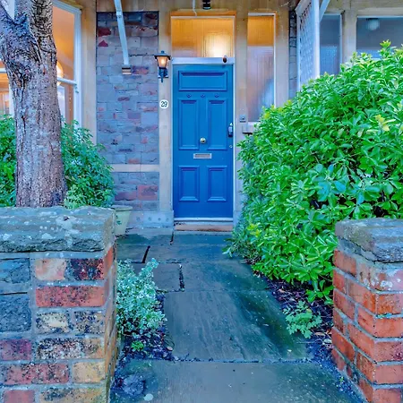 Elegant 4-bedroom Victorian Terrace With Serene Garden Bristol